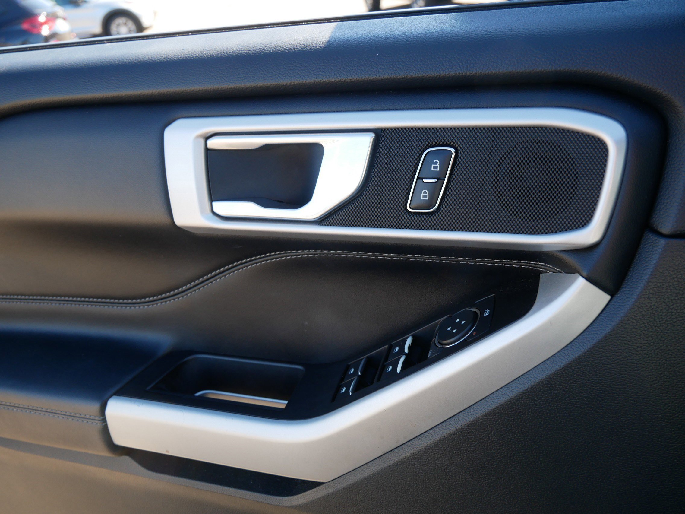 Certified 2022 Ford Explorer XLT w/ Equipment Group 202A image 27