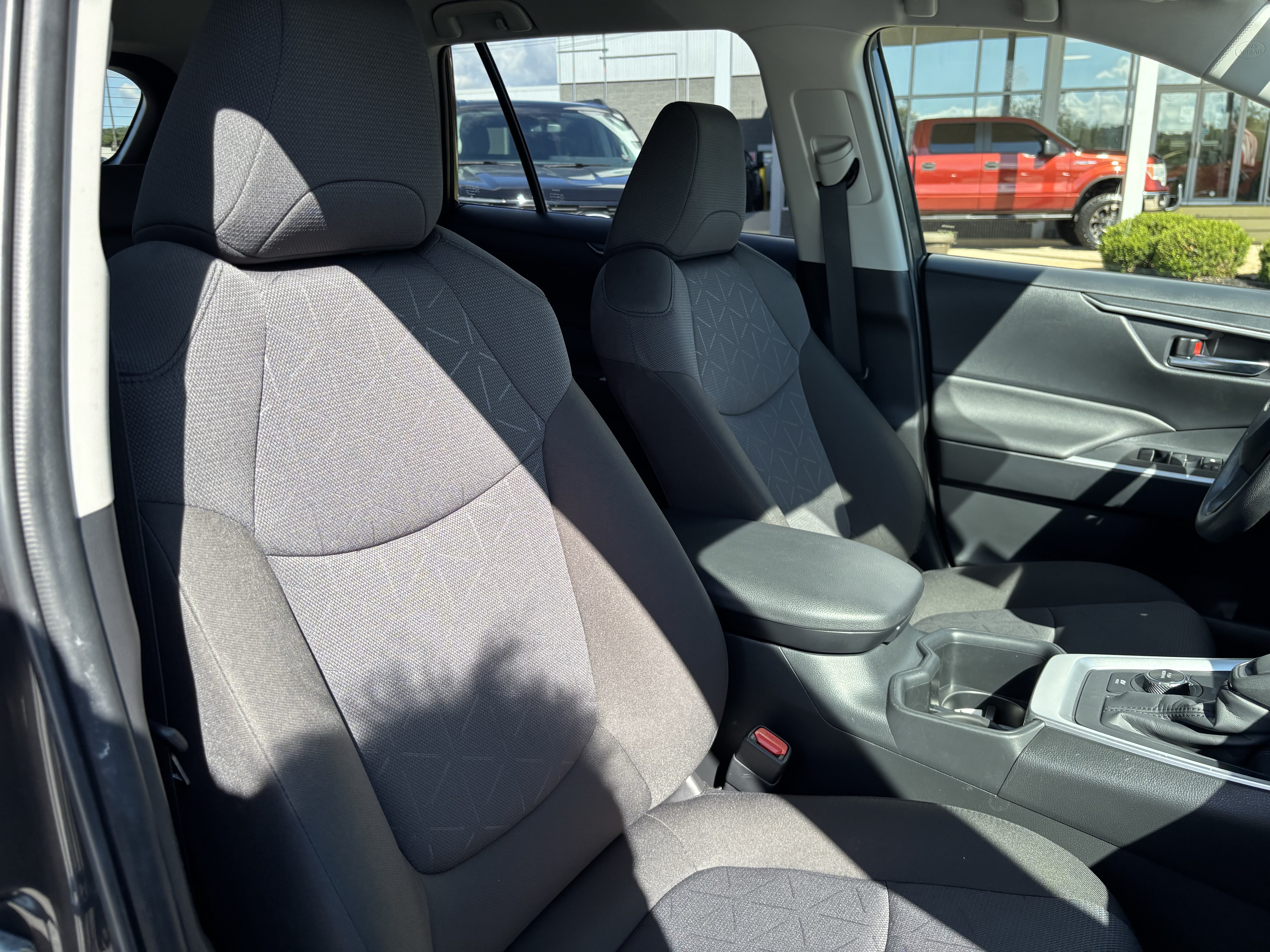 Used 2025 Toyota RAV4 XLE AWD/4WD image 38