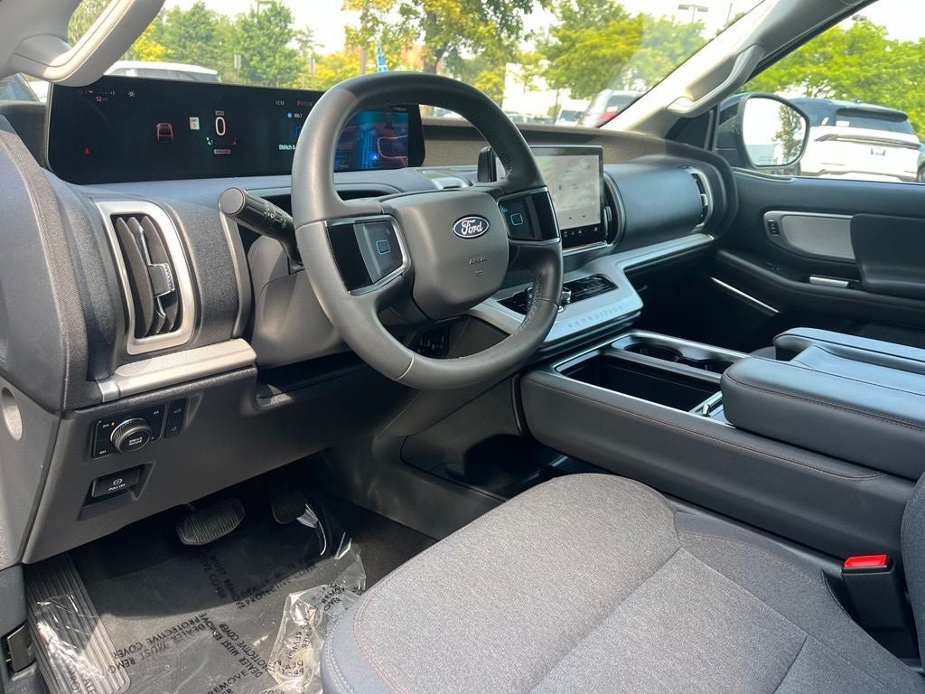 Certified 2025 Ford Expedition Active AWD/4WD image 25