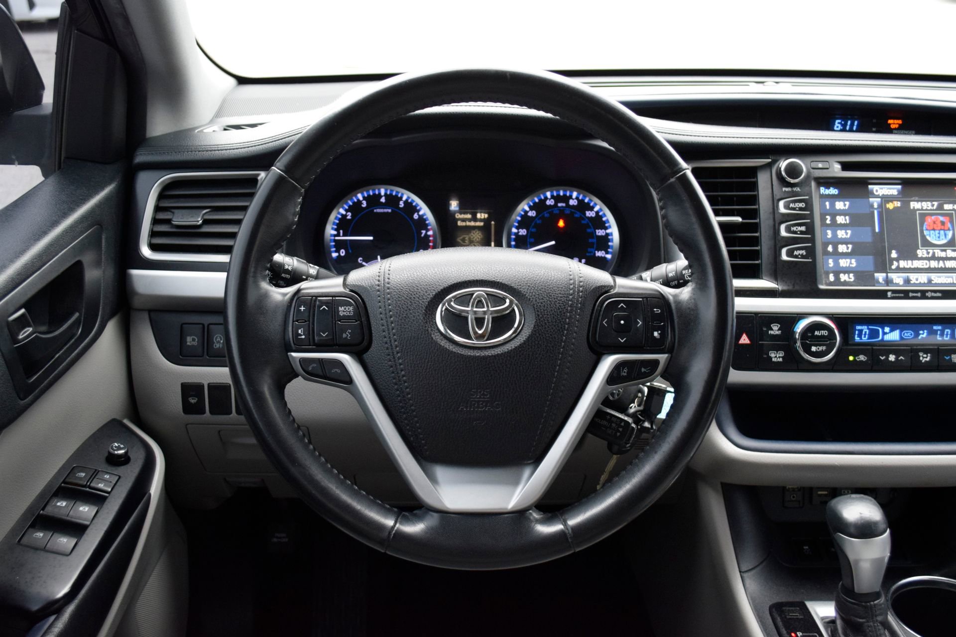 Used 2019 Toyota Highlander Plus FWD image 8