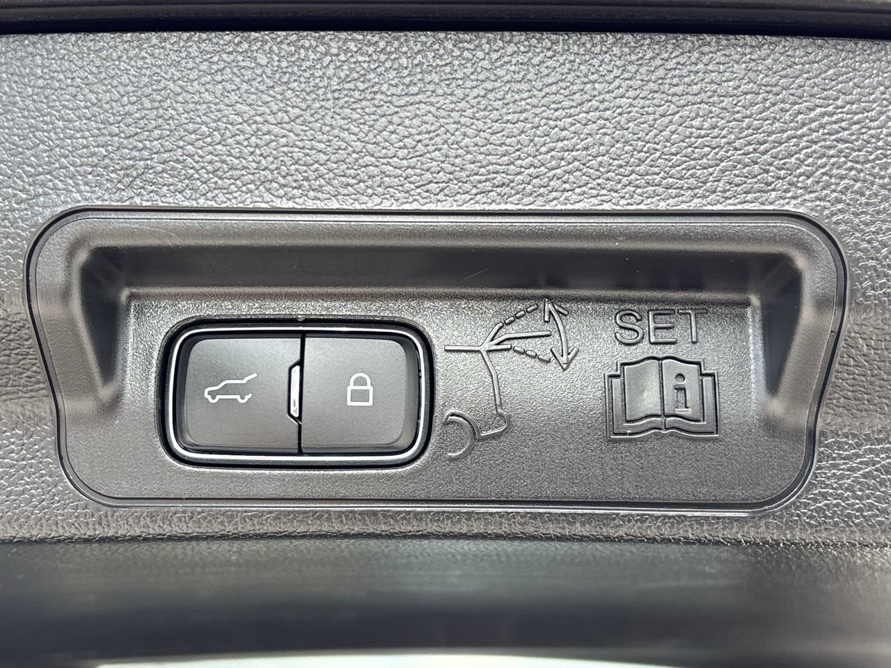 Certified 2022 Ford Explorer ST w/ ST Street Pack image 15