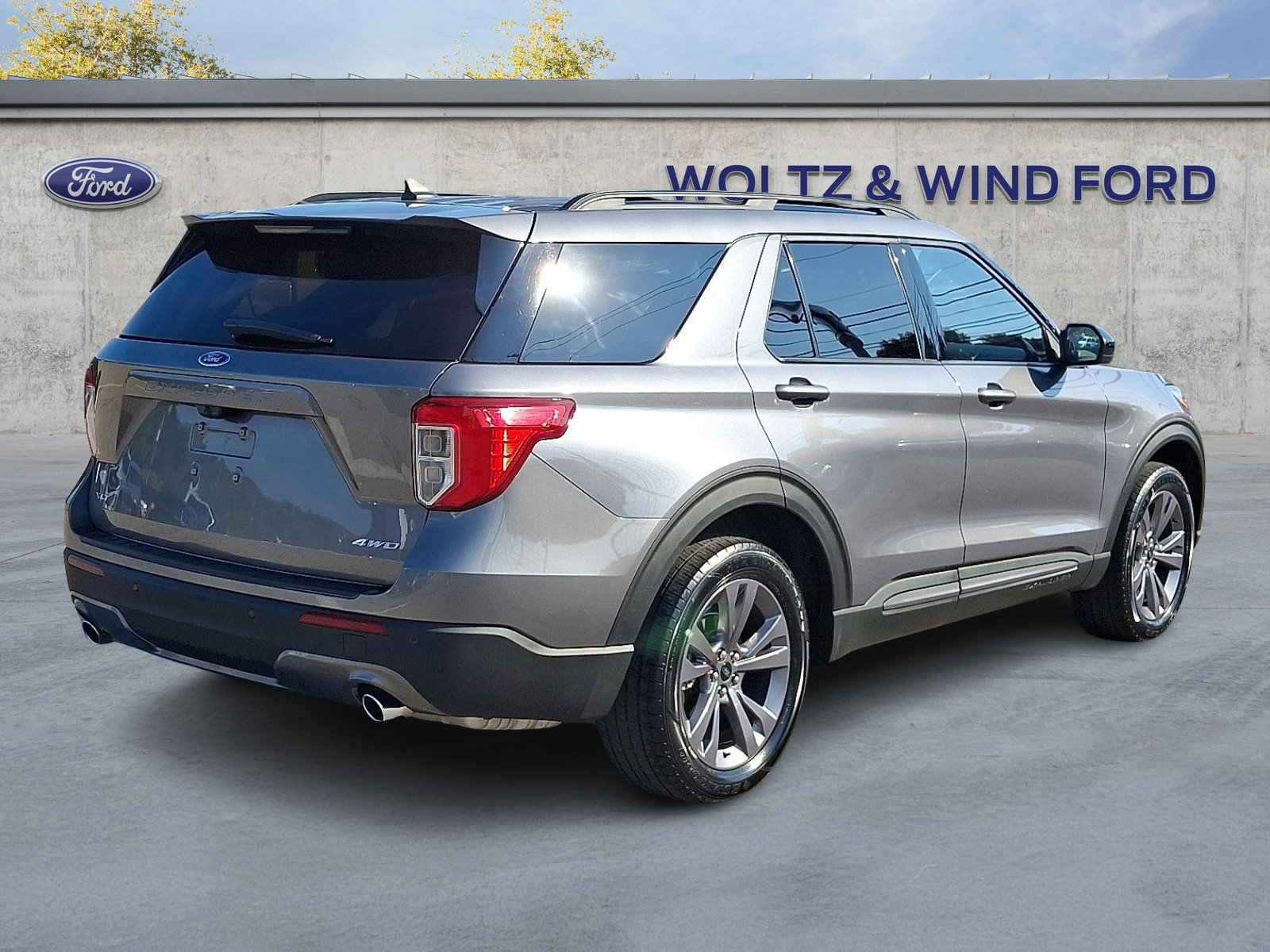 Certified 2022 Ford Explorer XLT w/ Equipment Group 202A AWD/4WD image 6