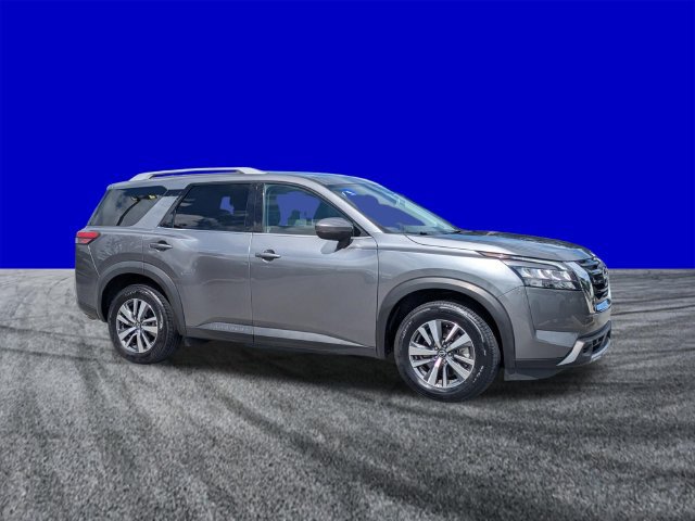 Used 2025 Nissan Pathfinder SL FWD image 2