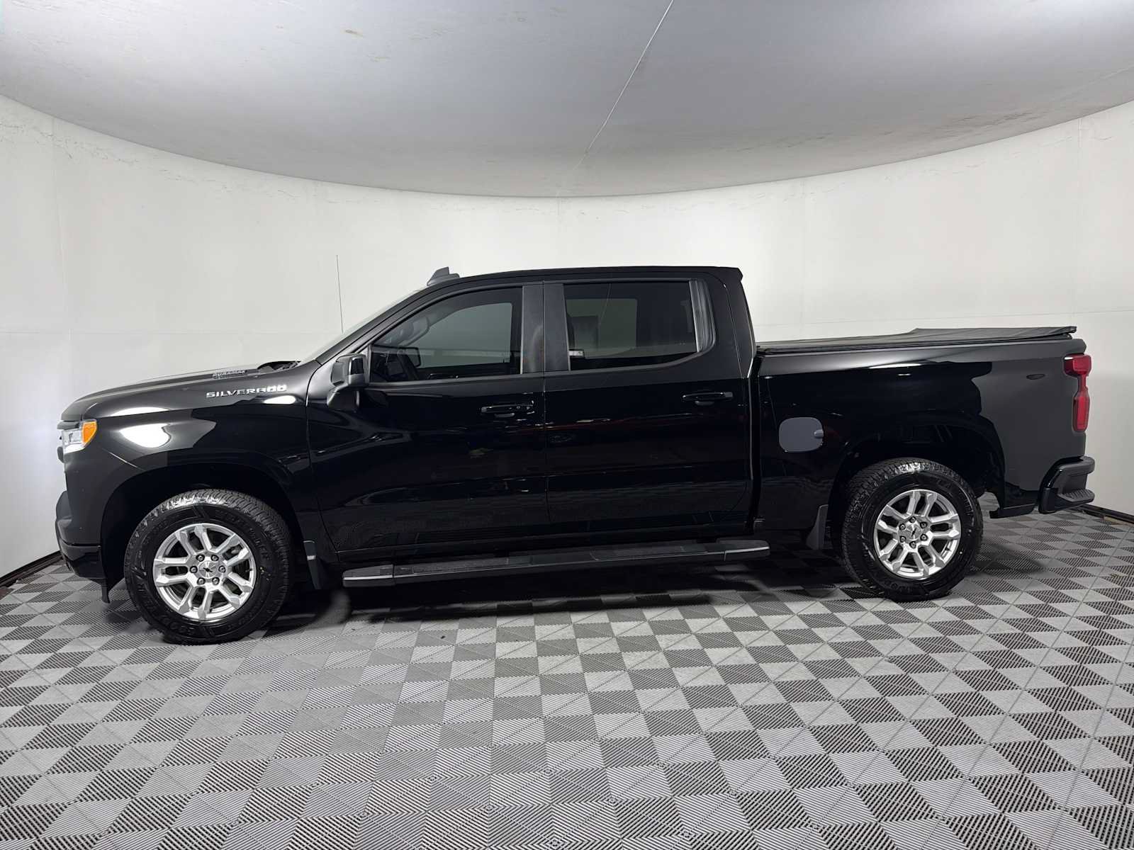 Used 2023 Chevrolet Silverado 1500 RST RWD image 7