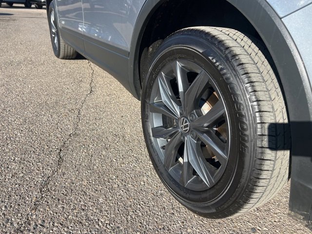 Used 2022 Volkswagen Tiguan SE w/ Panoramic Sunroof Package image 23