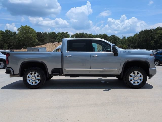 Used 2024 Chevrolet Silverado 2500 High Country w/ High Country Premium Package AWD/4WD image 3
