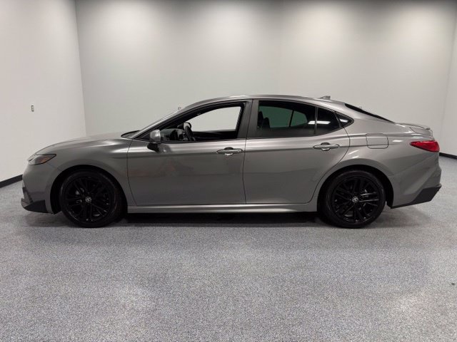 Used 2025 Toyota Camry SE FWD image 9