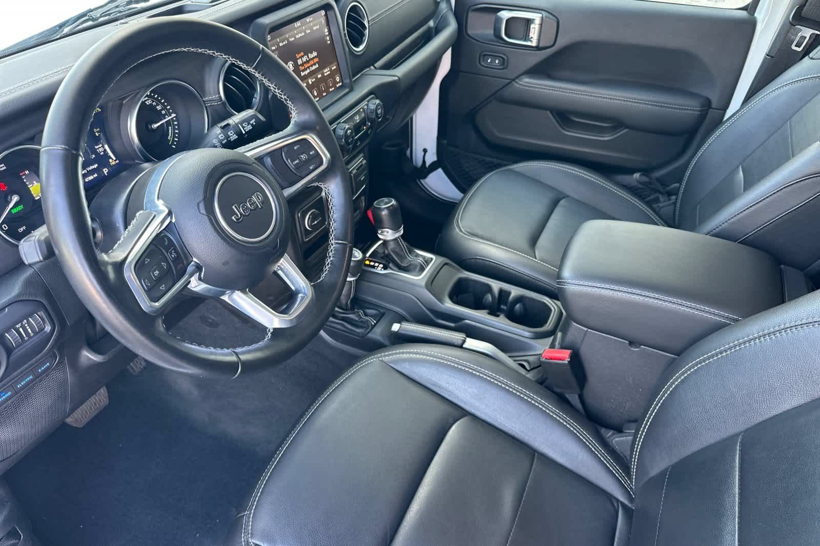 Used 2022 Jeep Wrangler Unlimited Sahara AWD/4WD image 12