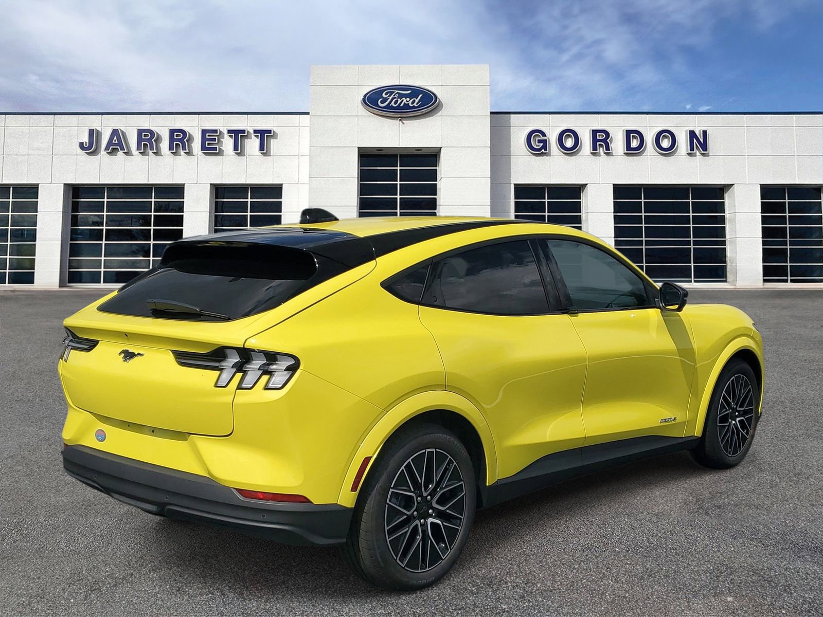 Certified 2025 Ford Mustang Mach-E Premium RWD image 4
