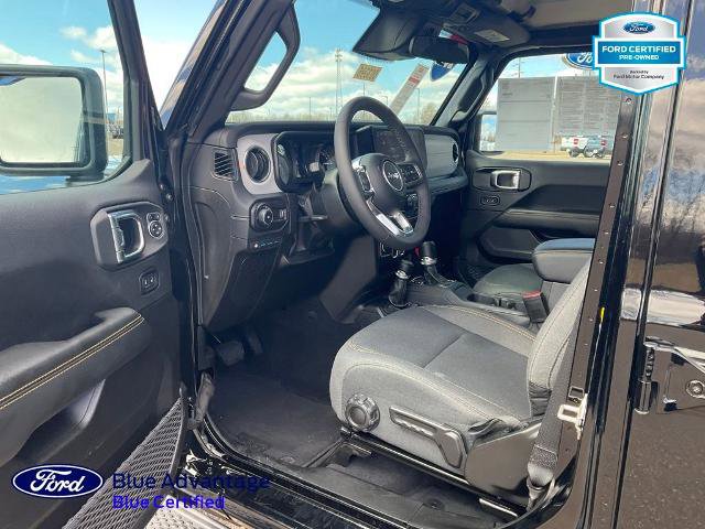 Used 2025 Jeep Wrangler Unlimited Sahara AWD/4WD image 17
