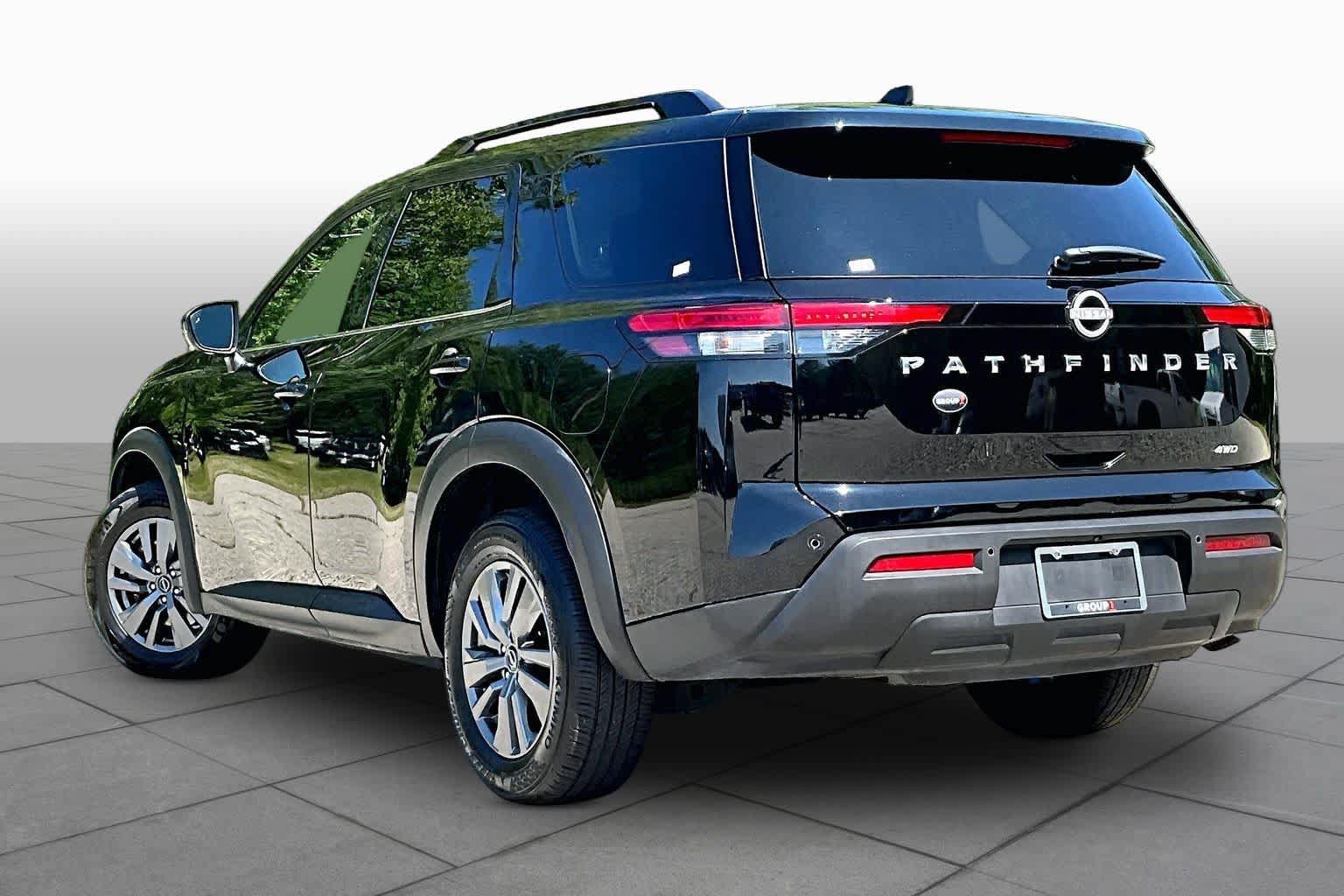 Used 2025 Nissan Pathfinder SV AWD/4WD image 12