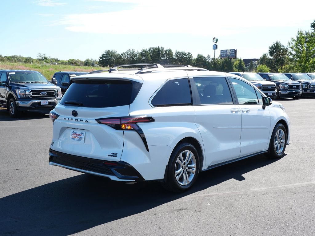 Used 2023 Toyota Sienna XSE AWD/4WD image 6