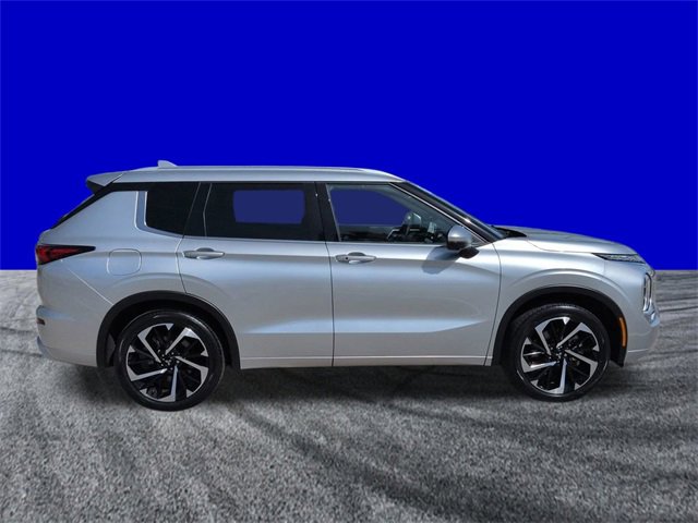 Used 2022 Mitsubishi Outlander SEL image 3