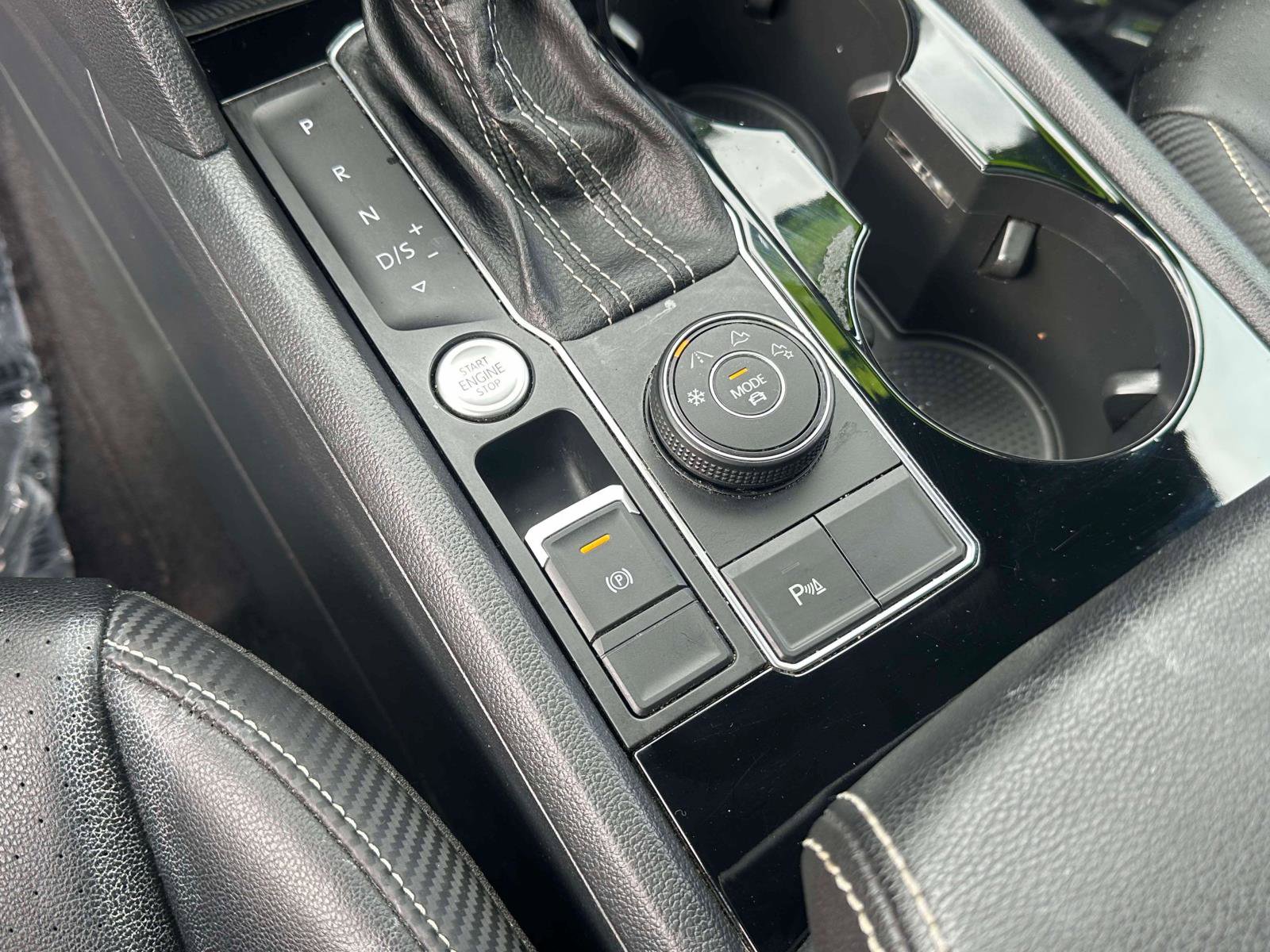 Used 2023 Volkswagen Atlas Cross Sport SEL R-Line image 33