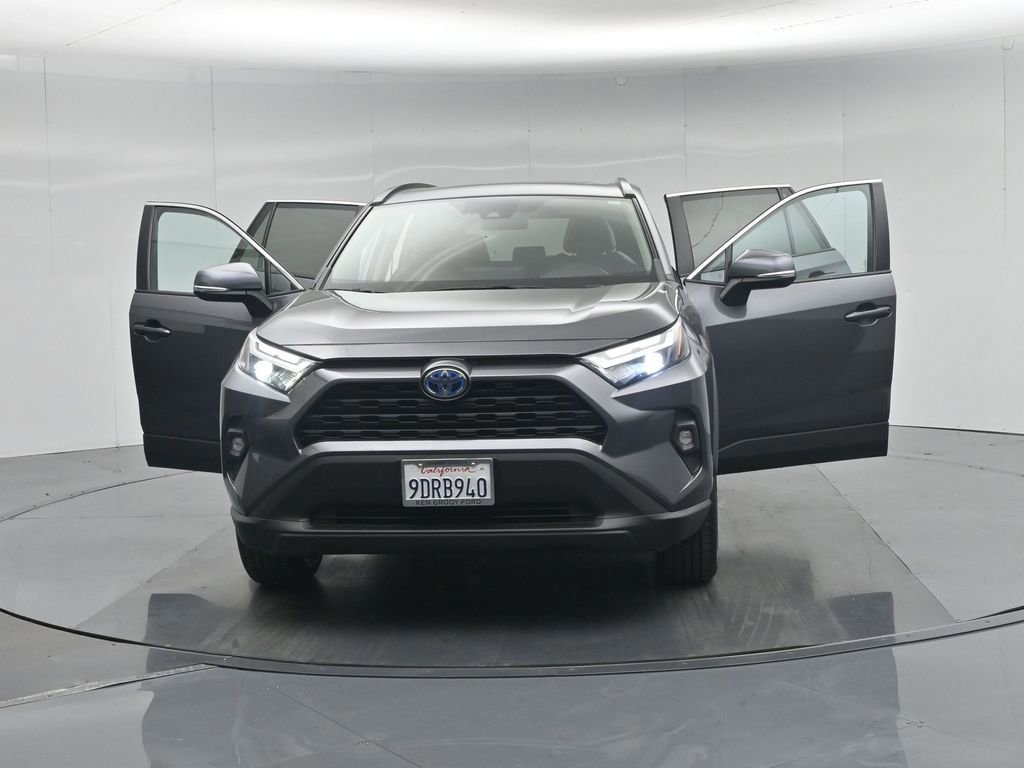 Used 2022 Toyota RAV4 XLE Premium image 55