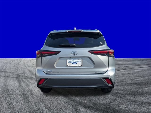 Used 2024 Toyota Highlander Limited FWD image 5