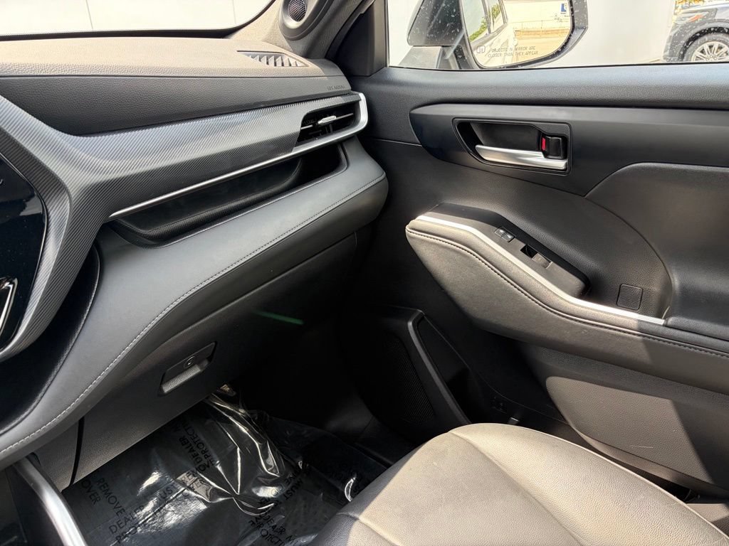 Used 2022 Toyota Highlander XSE AWD/4WD image 46
