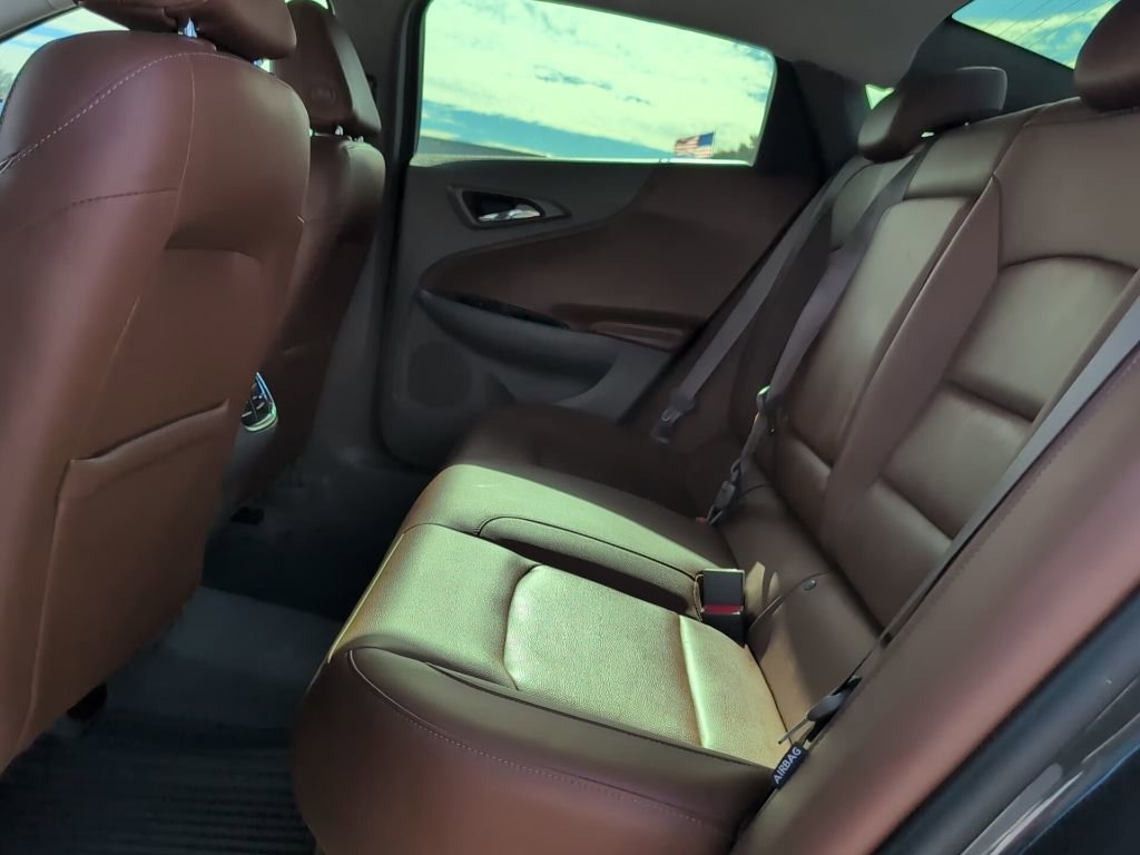 Used 2018 Chevrolet Malibu LT w/ Leather Package image 11