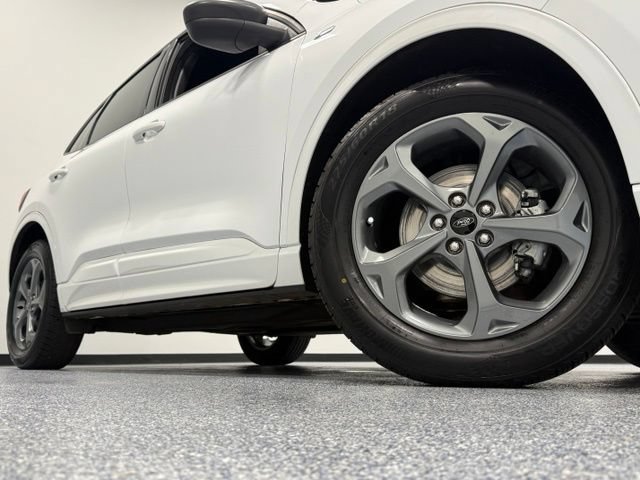 Certified 2023 Ford Escape ST-Line w/ Tech Pack #1 FWD image 3