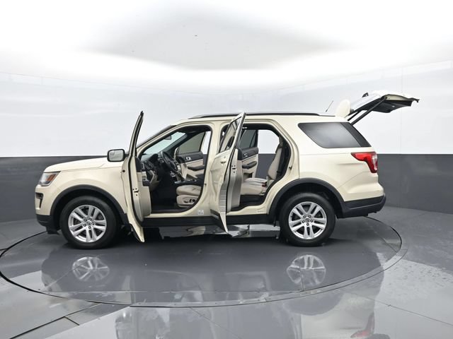 Certified 2018 Ford Explorer XLT w/ Equipment Group 202A AWD/4WD image 34