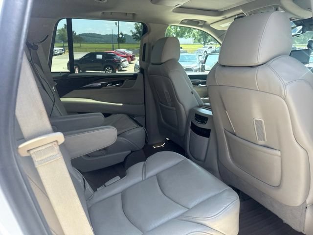 Used 2019 Cadillac Escalade Luxury AWD/4WD image 39