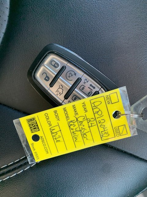 Used 2024 Chrysler Pacifica Touring-L image 18