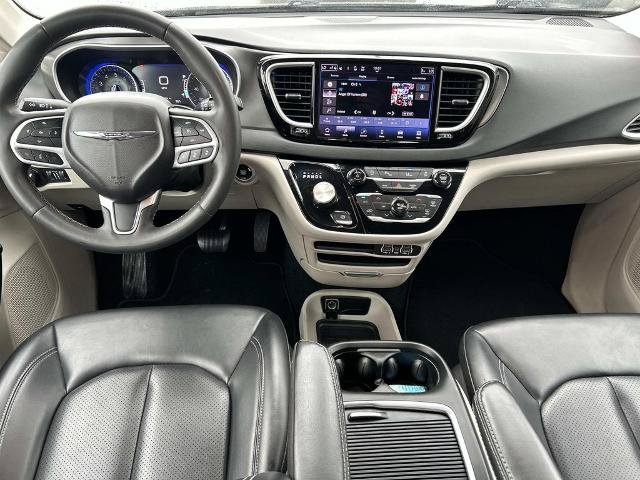 Used 2023 Chrysler Pacifica Touring-L FWD image 13