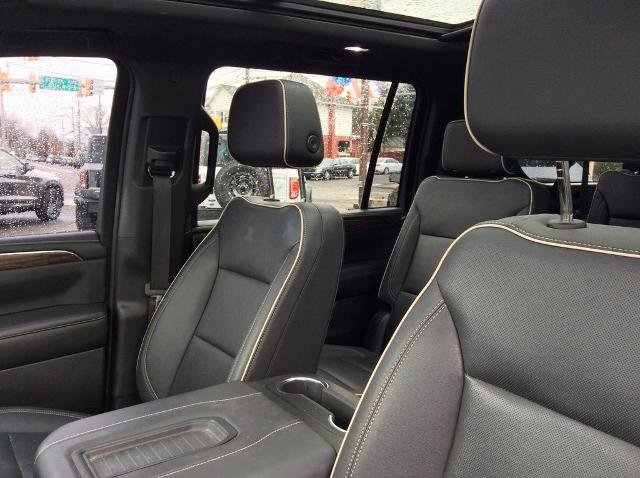 Used 2023 Chevrolet Suburban Premier image 17