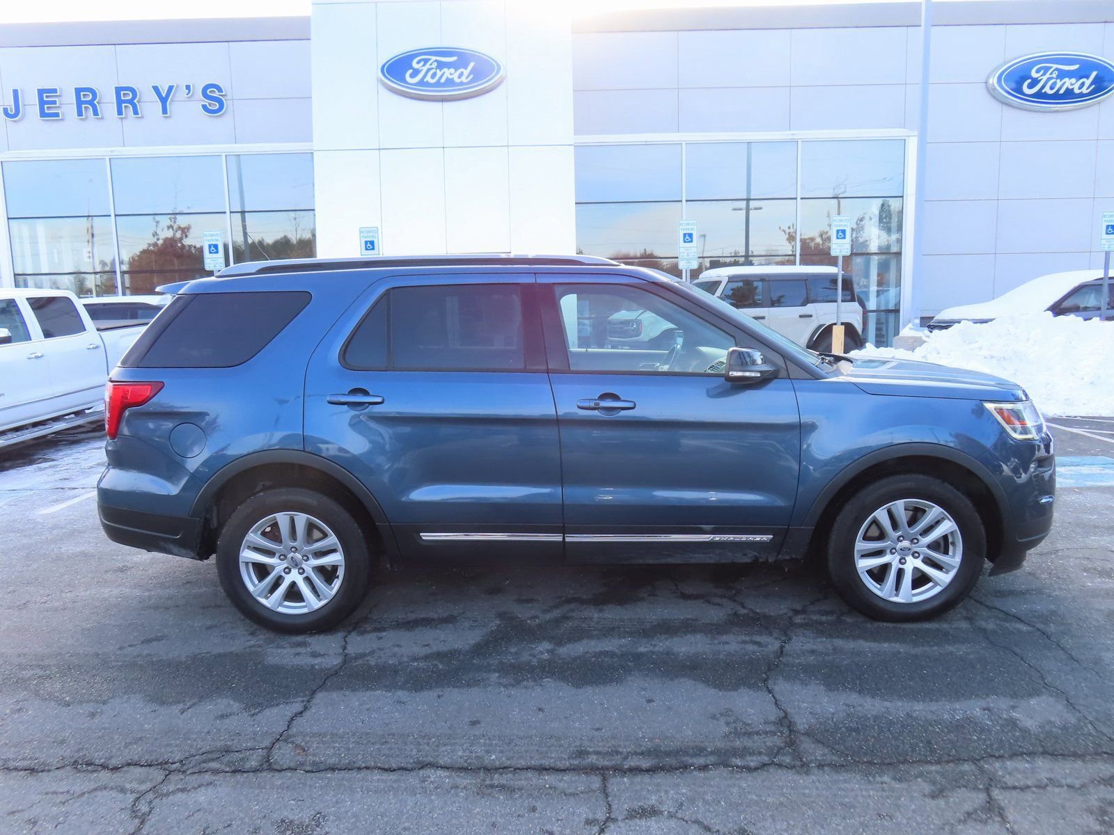 Certified 2018 Ford Explorer XLT w/ Equipment Group 201A image 7