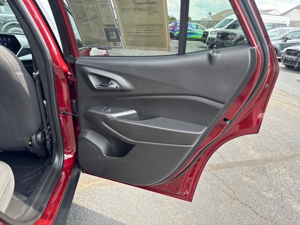 Used 2024 Chevrolet Trax RS w/ Driver Confidence Package FWD image 40