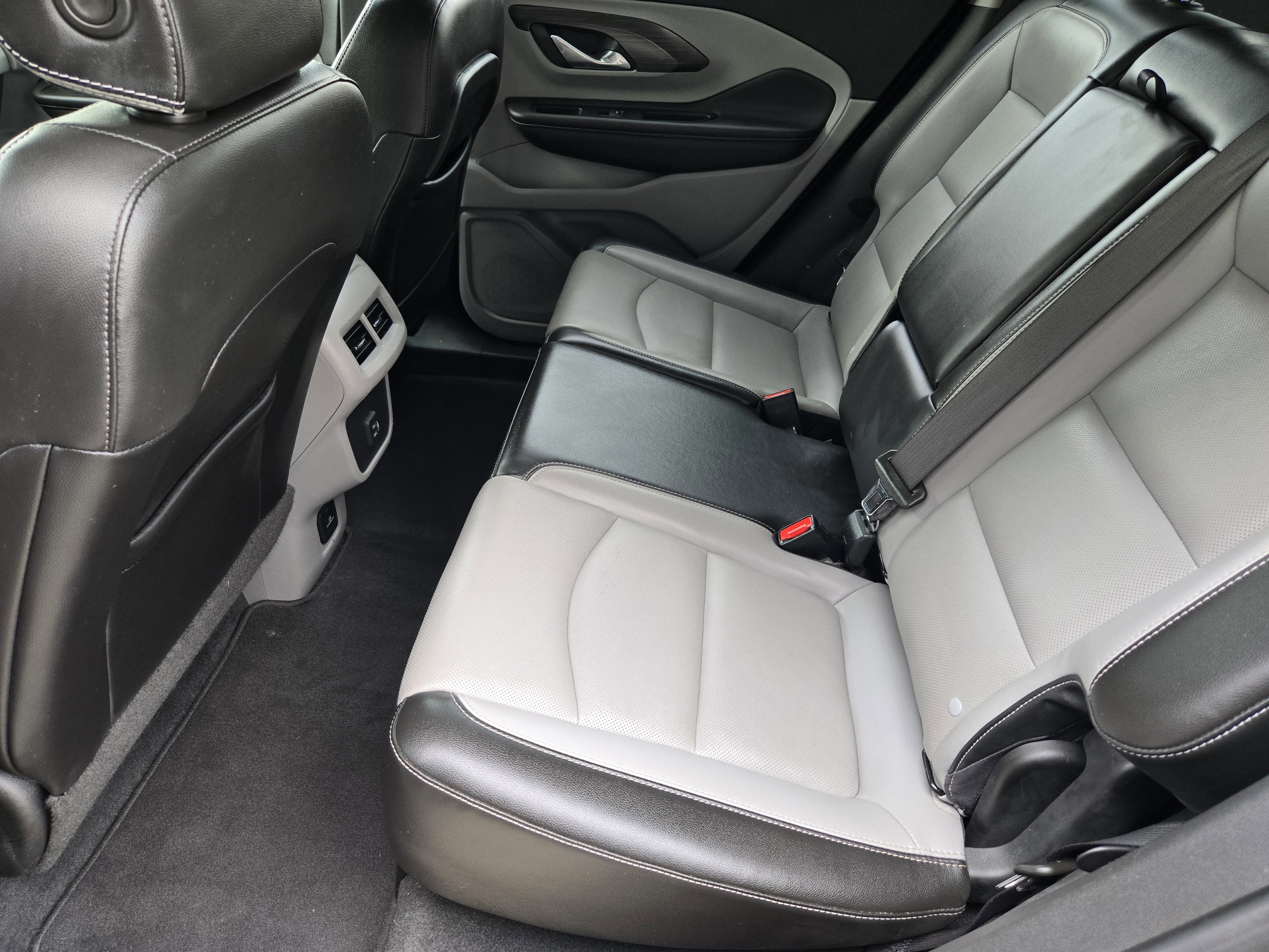 Used 2022 GMC Terrain SLT image 22