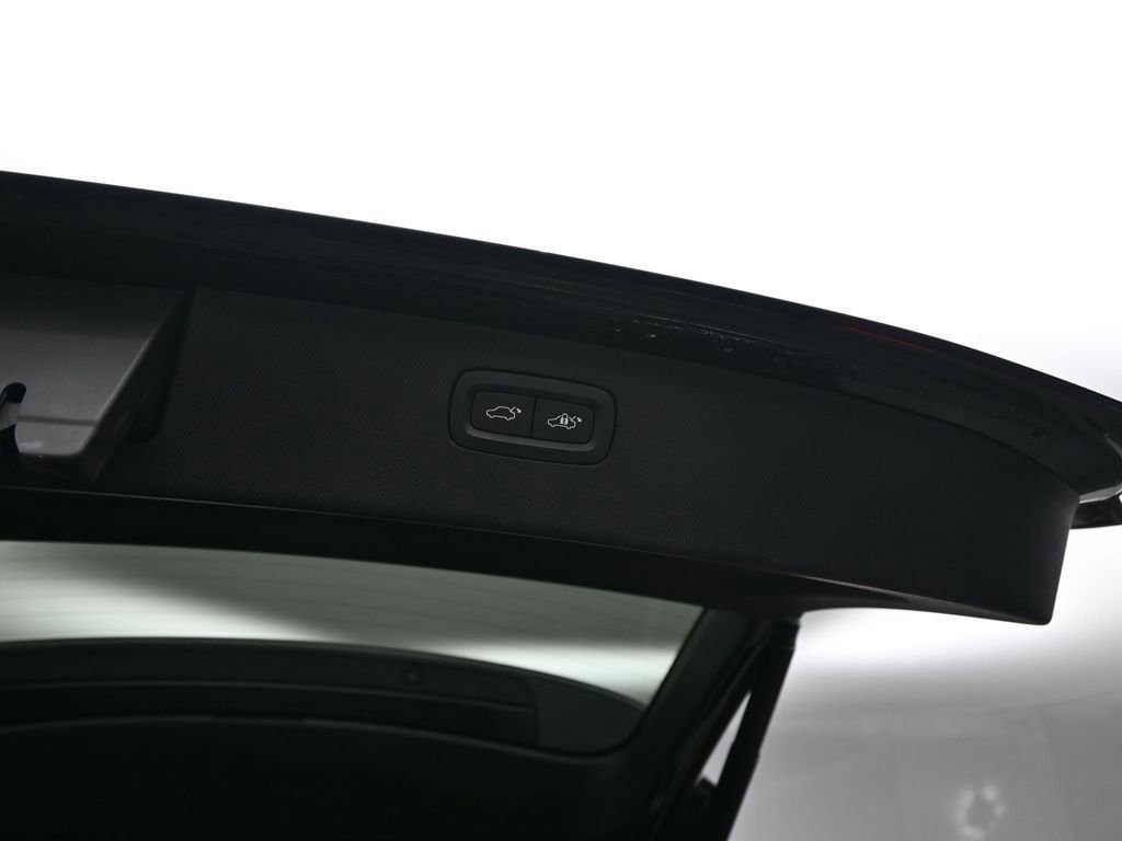 Used 2023 Volvo XC90 B6 Ultimate w/ Protection Package Premier image 51