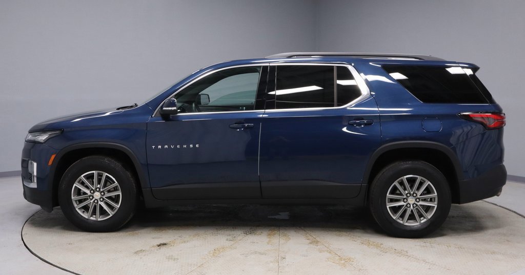 Used 2023 Chevrolet Traverse LT image 2