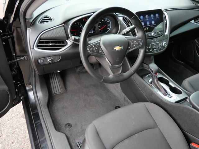 Used 2025 Chevrolet Malibu RS FWD image 13