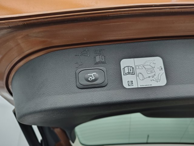 Certified 2017 Ford Escape Titanium FWD image 19