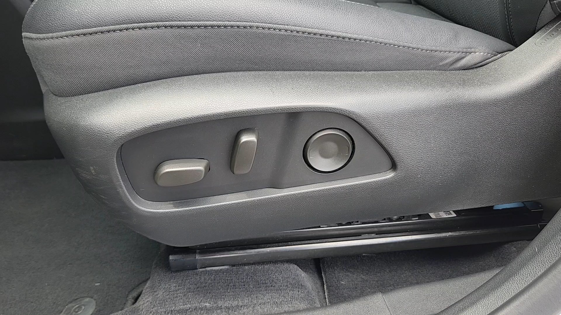 Used 2025 Chevrolet Equinox LT w/ Convenience Package II AWD/4WD image 9