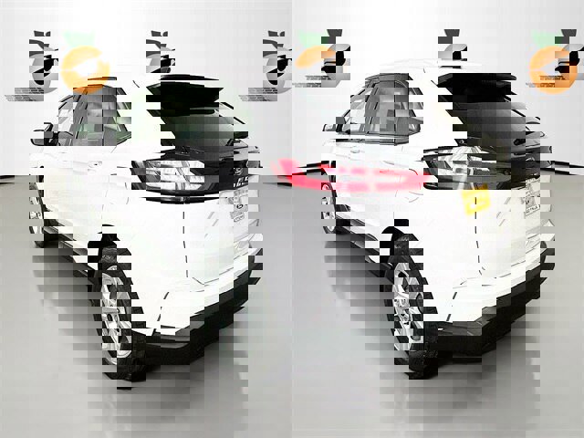 Certified 2024 Ford Edge SE image 3