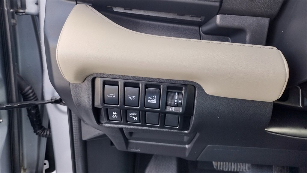 Used 2022 Subaru Ascent Touring image 16