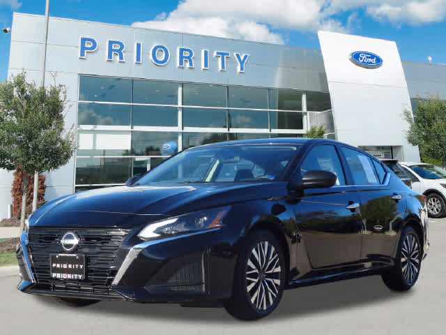 Used 2024 Nissan Altima 2.5 SV FWD image 1