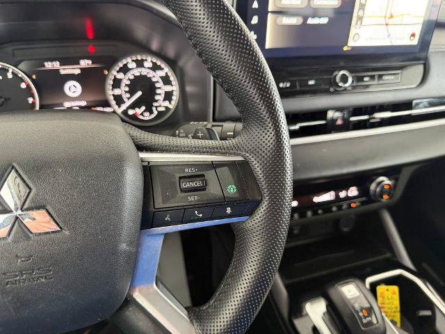 Used 2025 Mitsubishi Outlander SE FWD image 17
