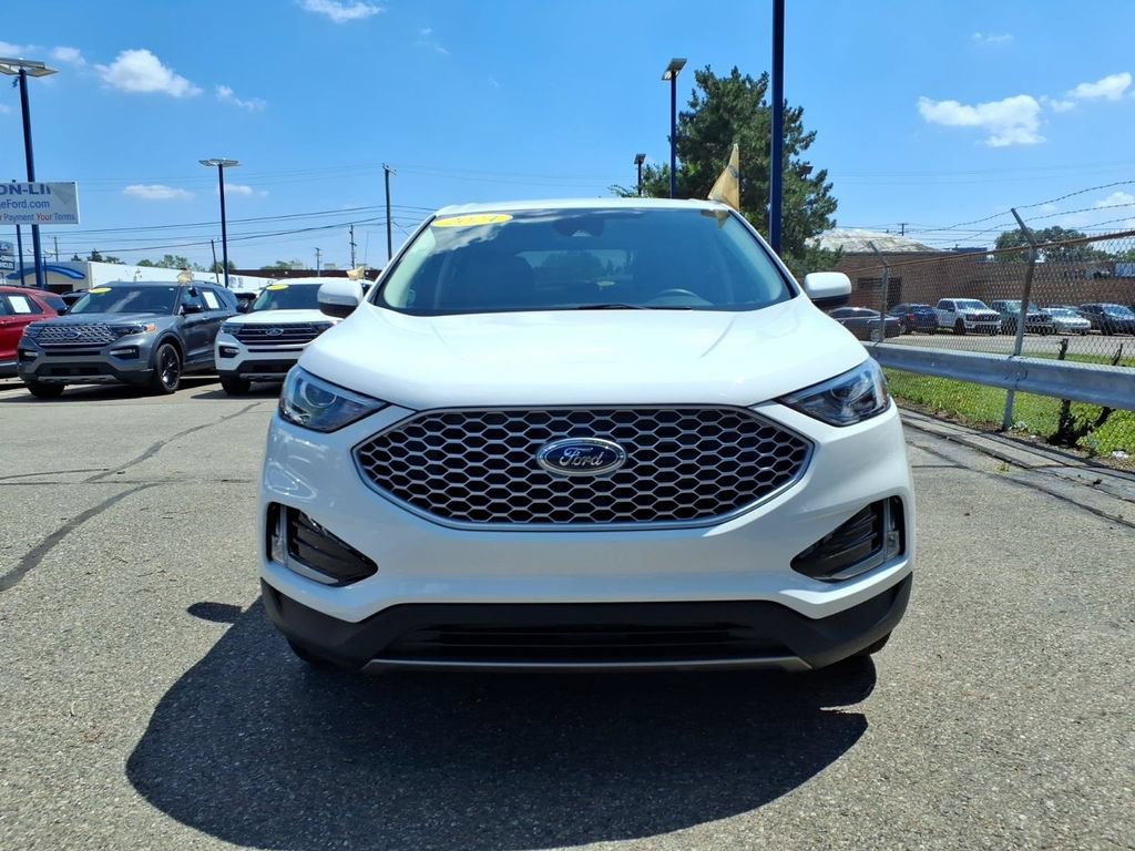 Certified 2024 Ford Edge SEL w/ Convenience Package AWD/4WD image 3