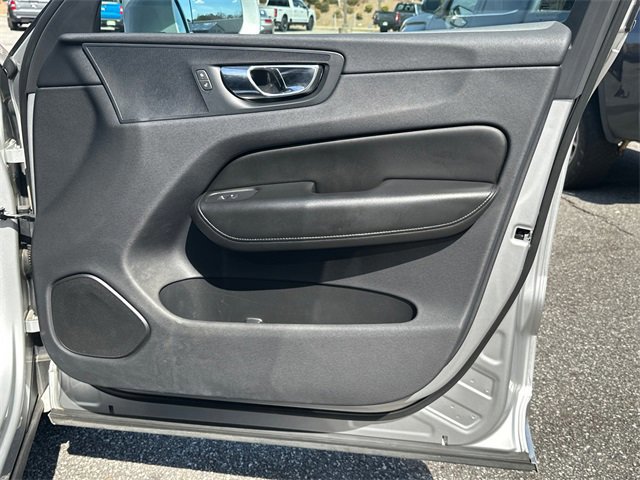 Used 2019 Volvo XC60 T5 Momentum image 14