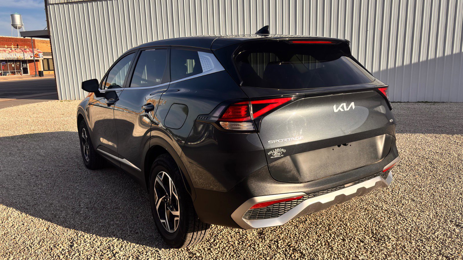 Used 2023 Kia Sportage LX image 3