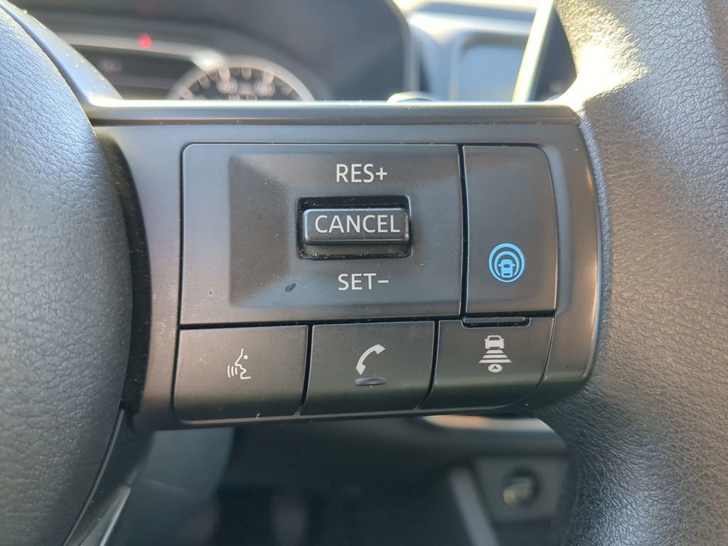 Used 2024 Nissan Rogue SV AWD/4WD image 30