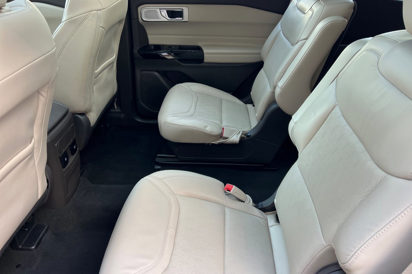 Certified 2022 Ford Explorer Platinum w/ Equipment Group 601A image 15