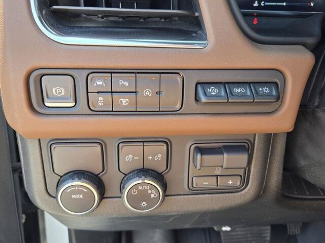 Used 2024 Chevrolet Suburban High Country w/ Premium Package RWD image 29