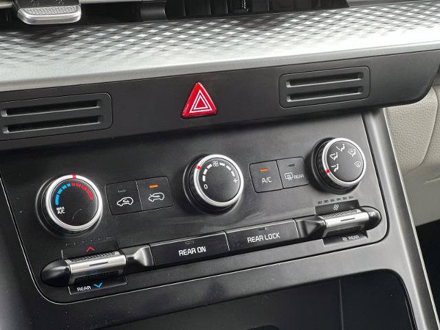 Used 2024 Kia Carnival LX FWD image 14