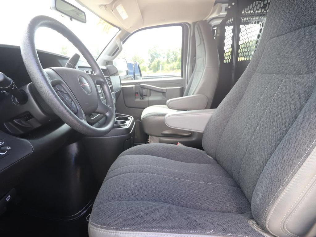Used 2025 GMC Savana 2500 w/ Driver Convenience Package RWD image 2