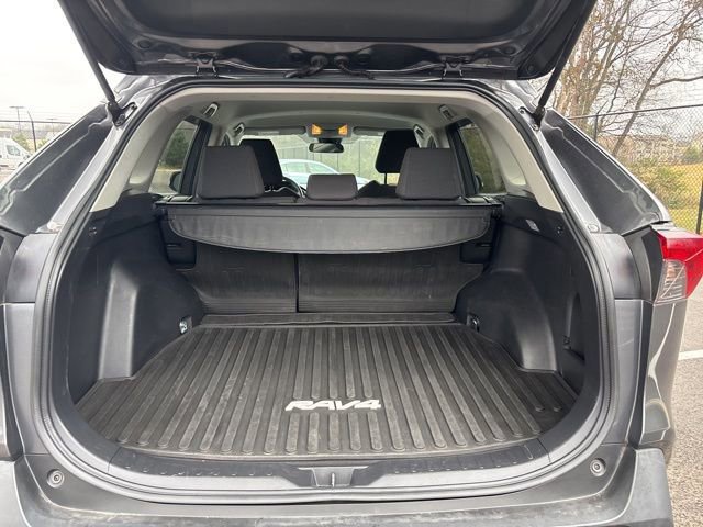 Used 2021 Toyota RAV4 LE image 11