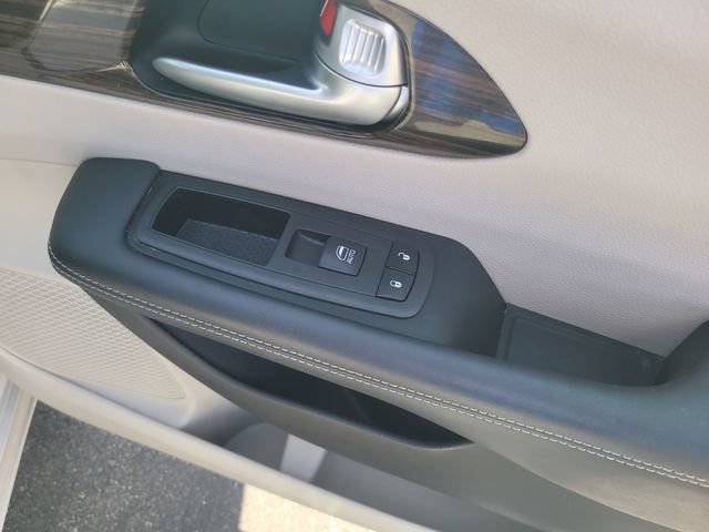 Used 2024 Chrysler Pacifica Limited FWD image 31